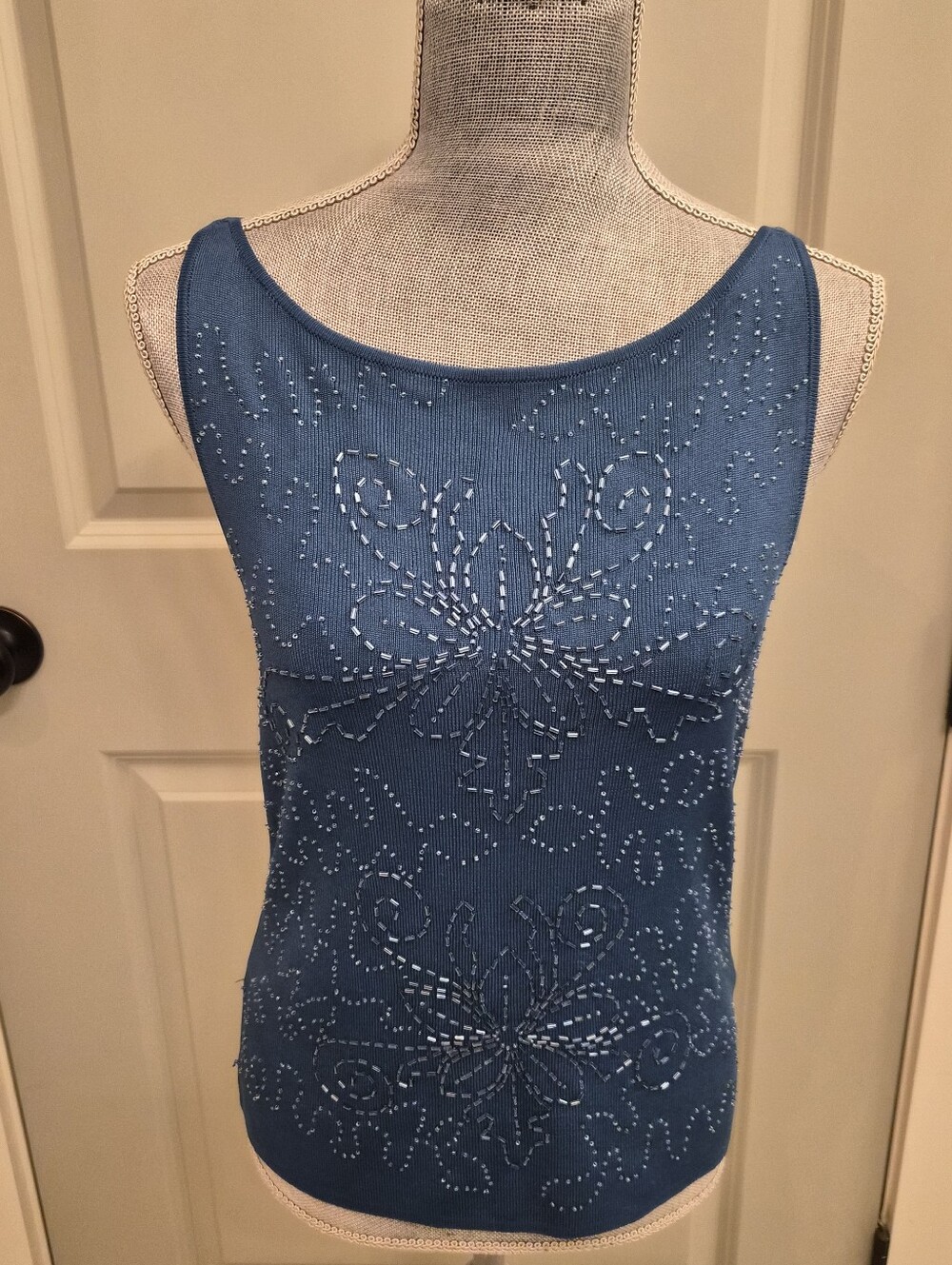 Michelle Nicole Blue Sleeveless Knit Top with Beaded Swirl Motif Size Medium